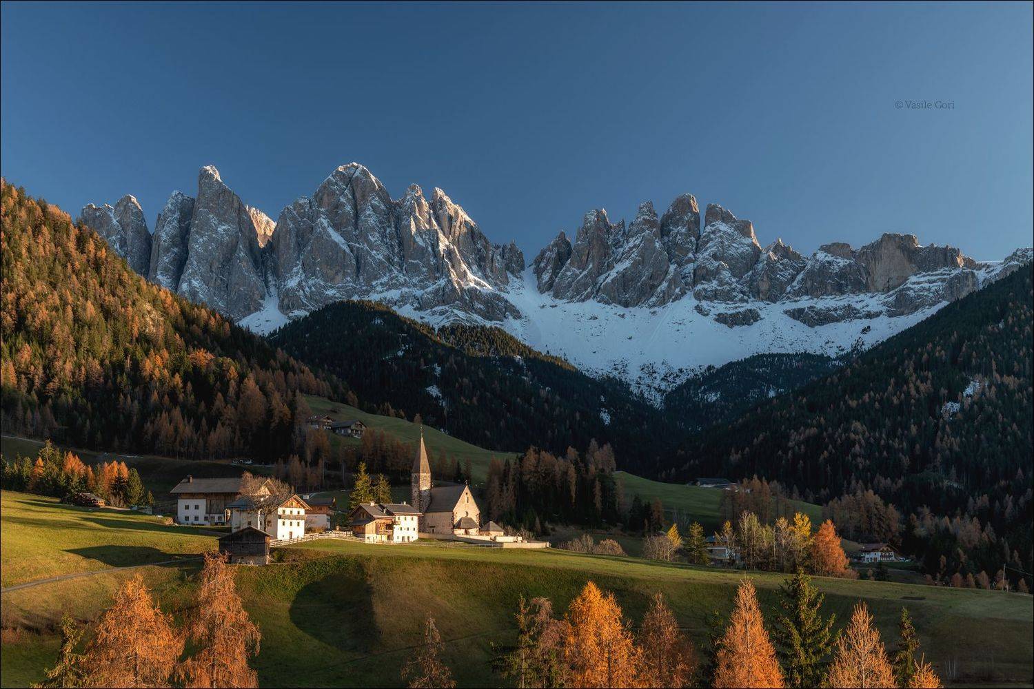 доломитовые альпы,santa maddalena,деревня,val di funes,осень,odle,италия,alps,ranui,san giovanni,церквушка, Василий Гори