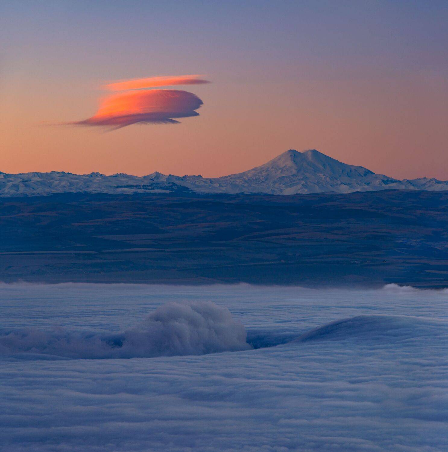 рассвет,эльбрус,облака,пейзаж, природа,кмв, Елена Брежицкая