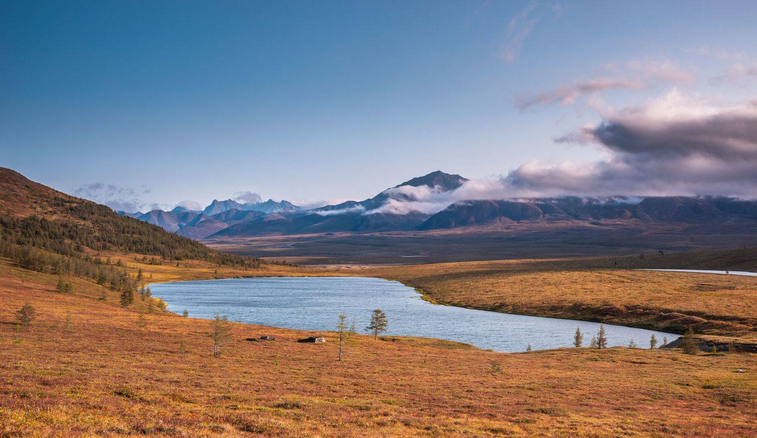 Якутия, Эрекитский хребет, хребет Черского, горы, озеро, Evgeniy Khilkevitch