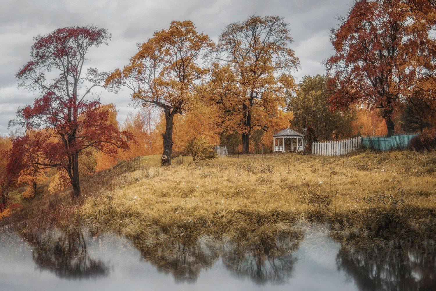 осень, деревья, осенние, тона, желтая, красная, листва, беседка, отражения, Сальников Евгений