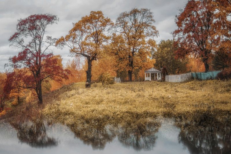 осень, деревья, осенние, тона, желтая, красная, листва, беседка, отражения Мотивы осени на волжских берегах фото превью