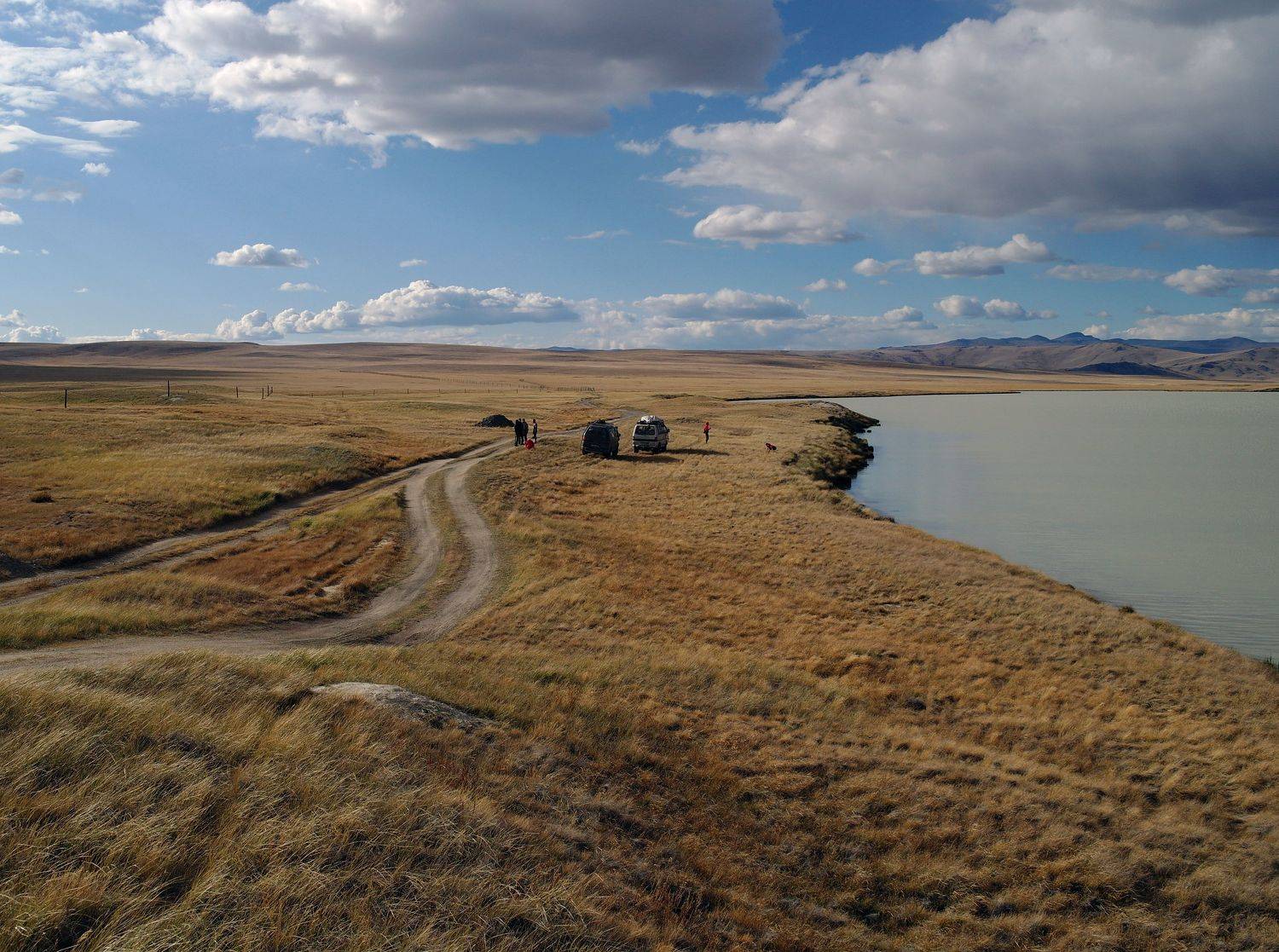 дорога, Укок, озеро, машины, внедорожники, высокогорье, день, облака, степь, Дмитрий Ткаченко