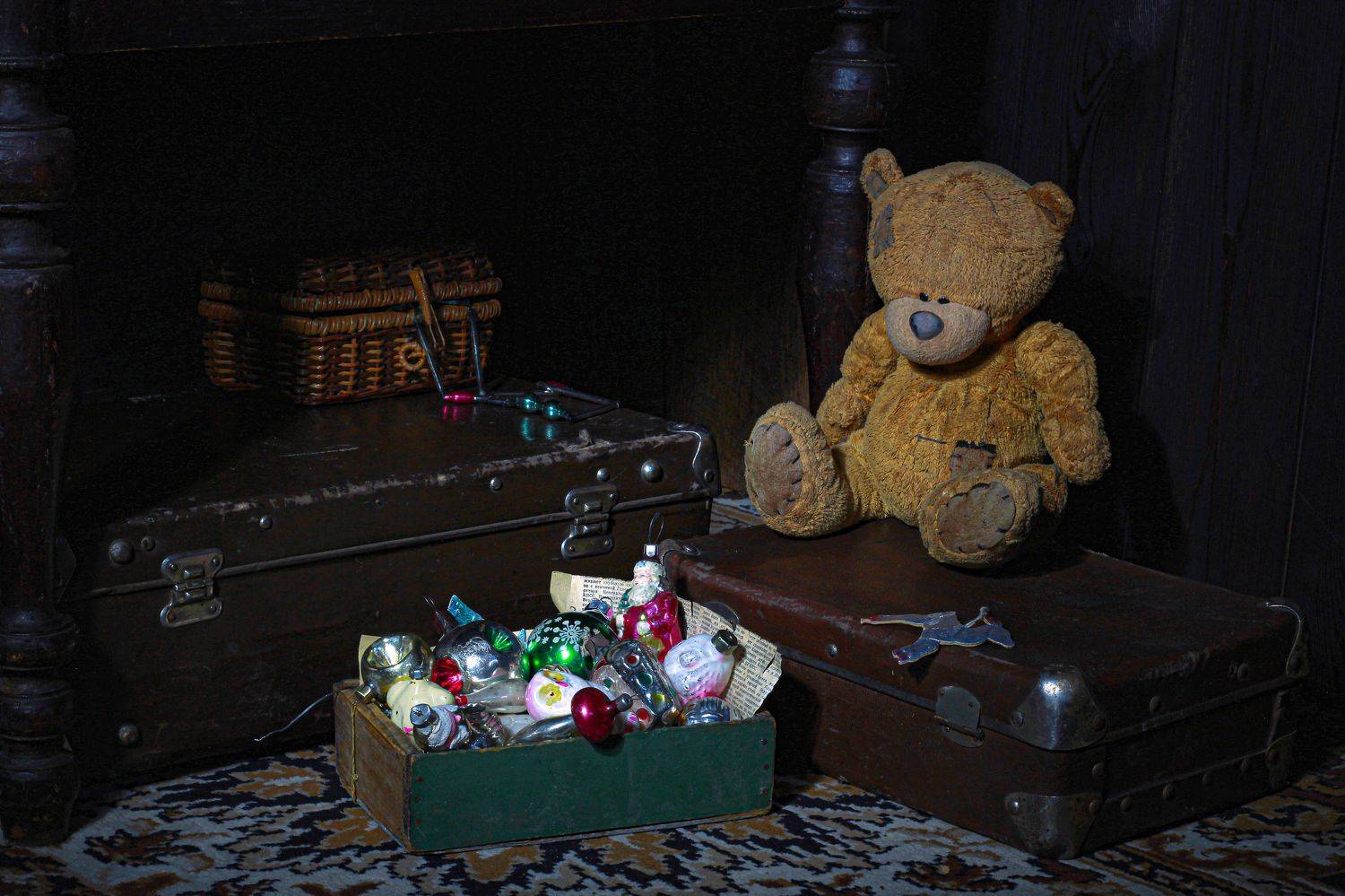 натюрморт, фотонатюрморт, зима, новый год, игрушки, мишка, чемодан, наталья казанцева, Наталья Казанцева