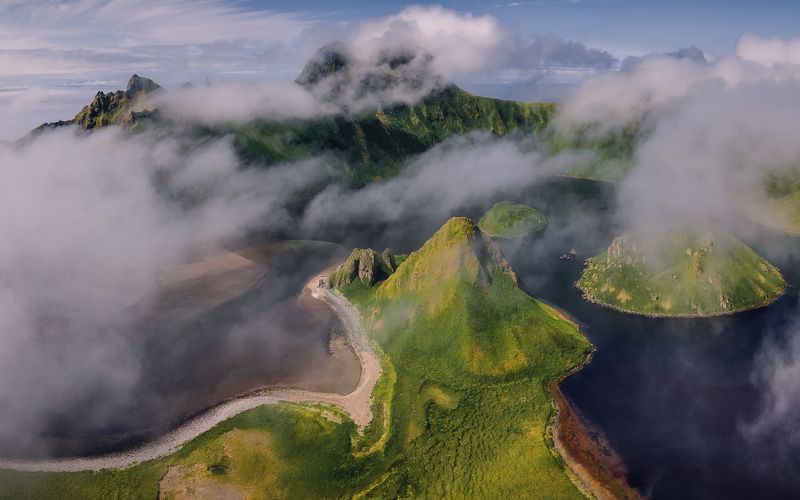 Остров в облаках фото превью
