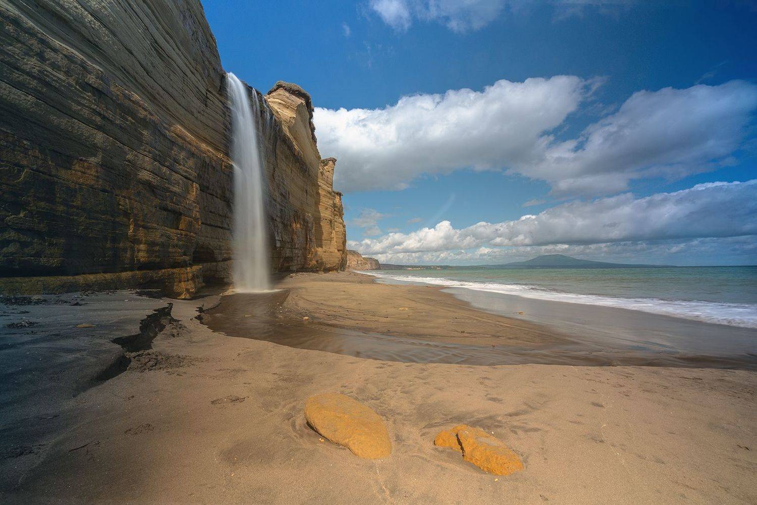 природа, пейзаж, океан, море, пляж,водопад, Россия, Курилы, Кунашир, Головнинский клифф, Лариса Николаевна Дука