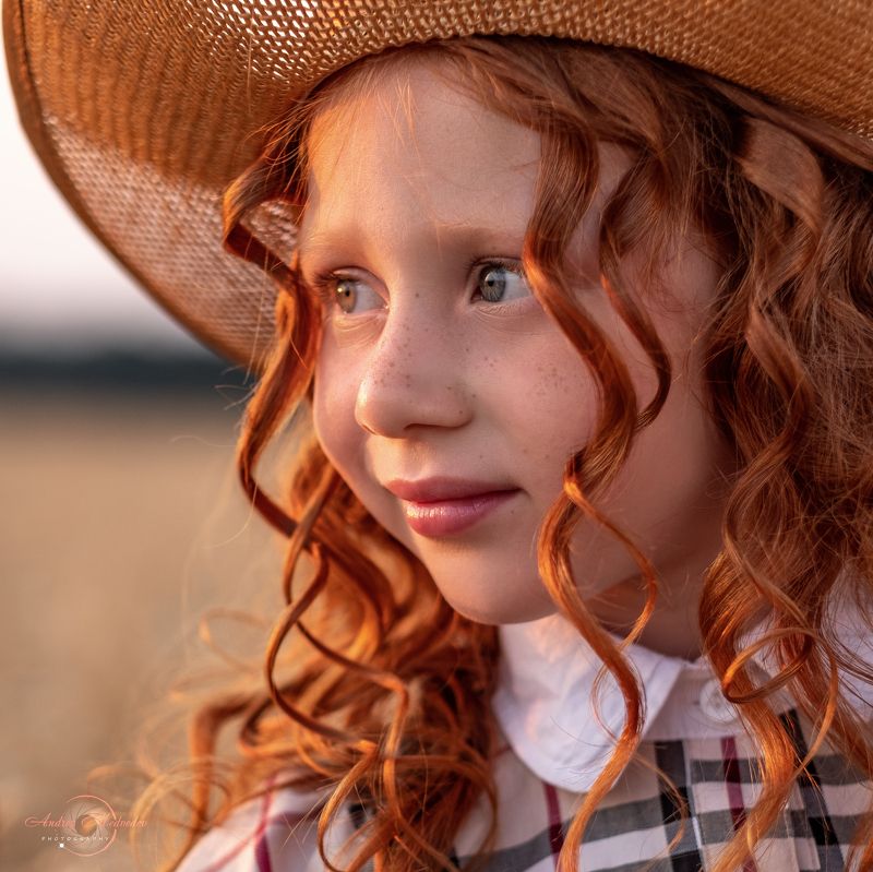 The little red girl фото превью