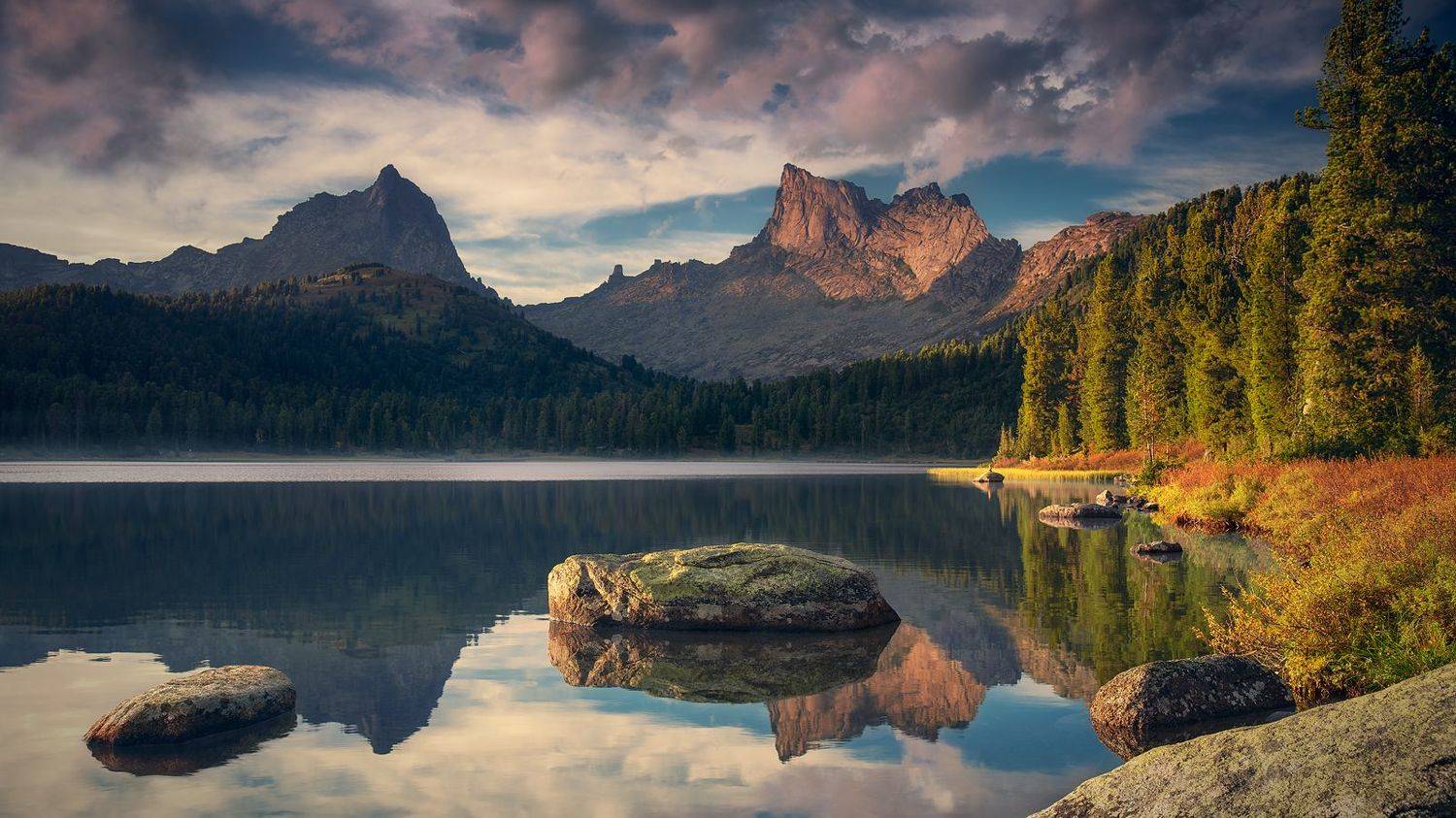 пейзаж, природа, красивая, горы, скалы, пики, камни, озеро, вода, вечер, берег, ергаки, светлое, красноярский край, облака, отражения, Дмитрий Антипов