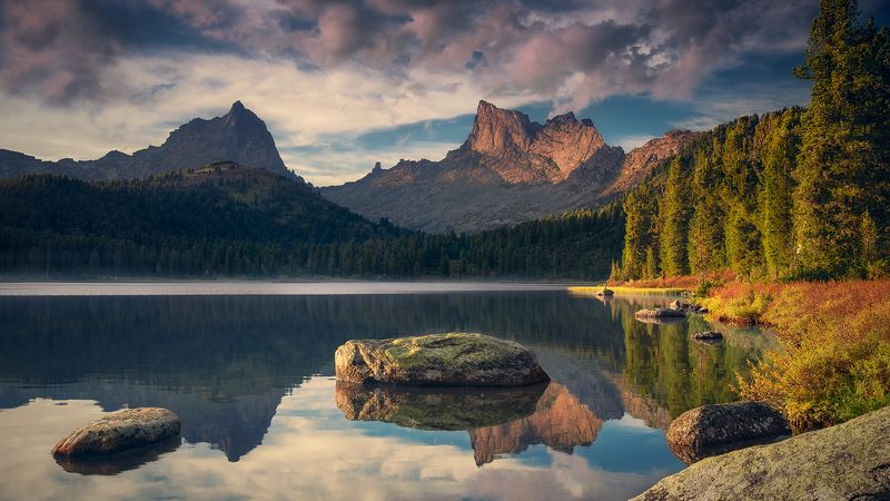 пейзаж, природа, красивая, горы, скалы, пики, камни, озеро, вода, вечер, берег, ергаки, светлое, красноярский край, облака, отражения Вечерние пейзажи озера Светлого фото превью