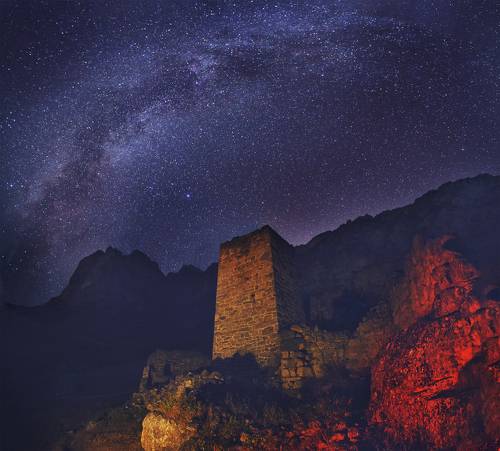 Ночь. Ингушетия. Башни.