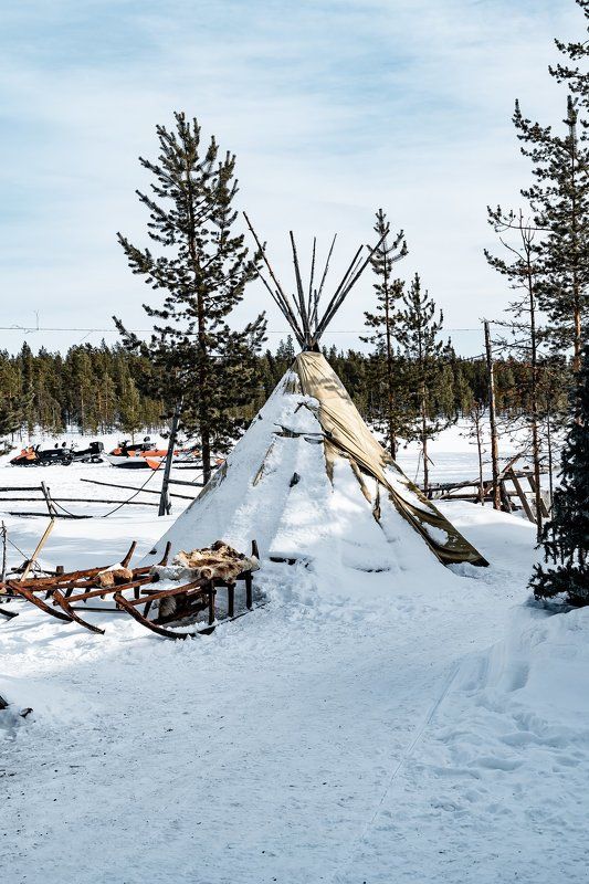 shelter; culture; ice; season; polar urals; ethnography; dog; scenery; mountain; rural; animal; grass; siberia; people; wilderness; sky; outdoor; landscape; travel; region; circle; nenet; outdoors; traditional; tundra; peninsula; camp; nomad; choom; nothe national housing for people living in the North фото превью