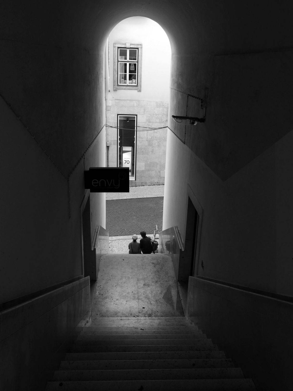 black and white; friends, Reis Carlos