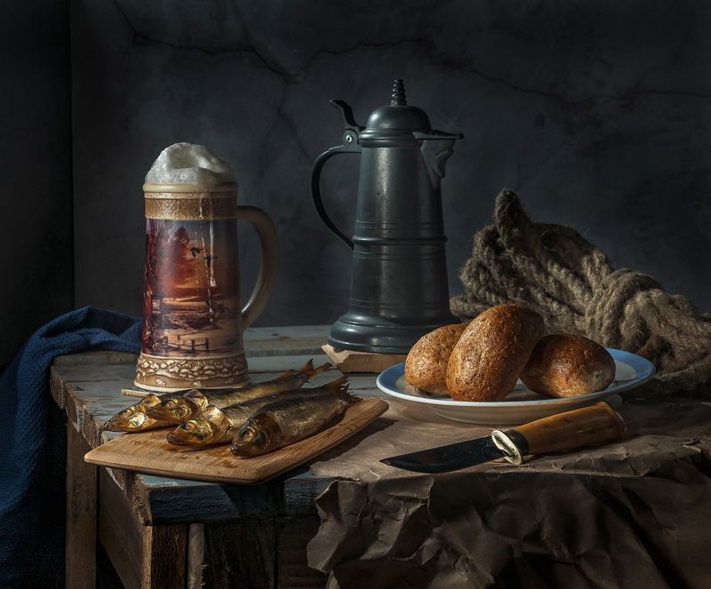 Натюрморт с копчёными сардинами фото превью