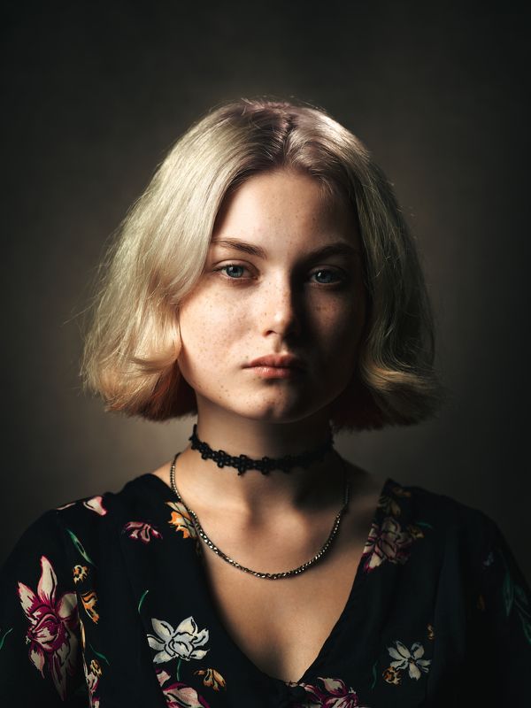 Женский портрет фото превью