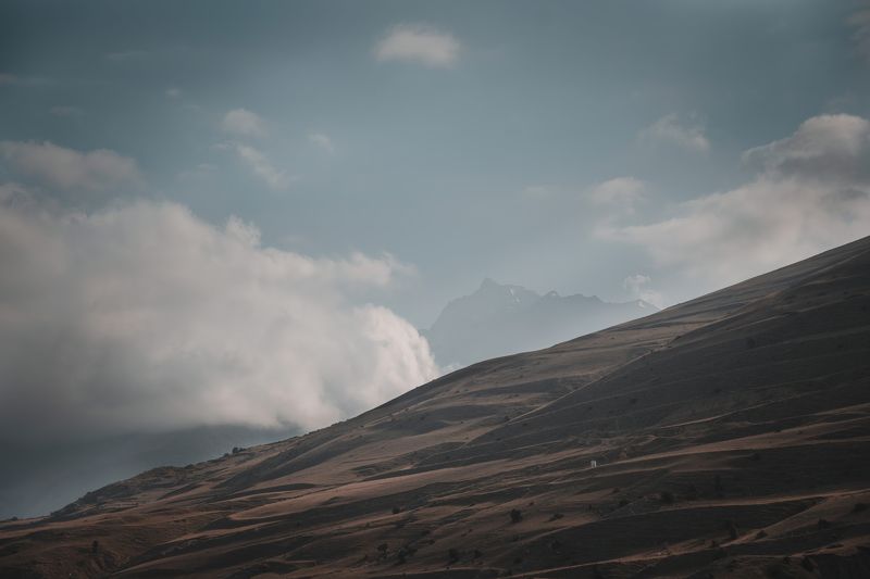 mountain, nature, clouds, landscape, travel, kavkaz, ossetia, горы, природа, кавказ, осетия, равнина, холмы, путешествия, облака Летний день. фото превью