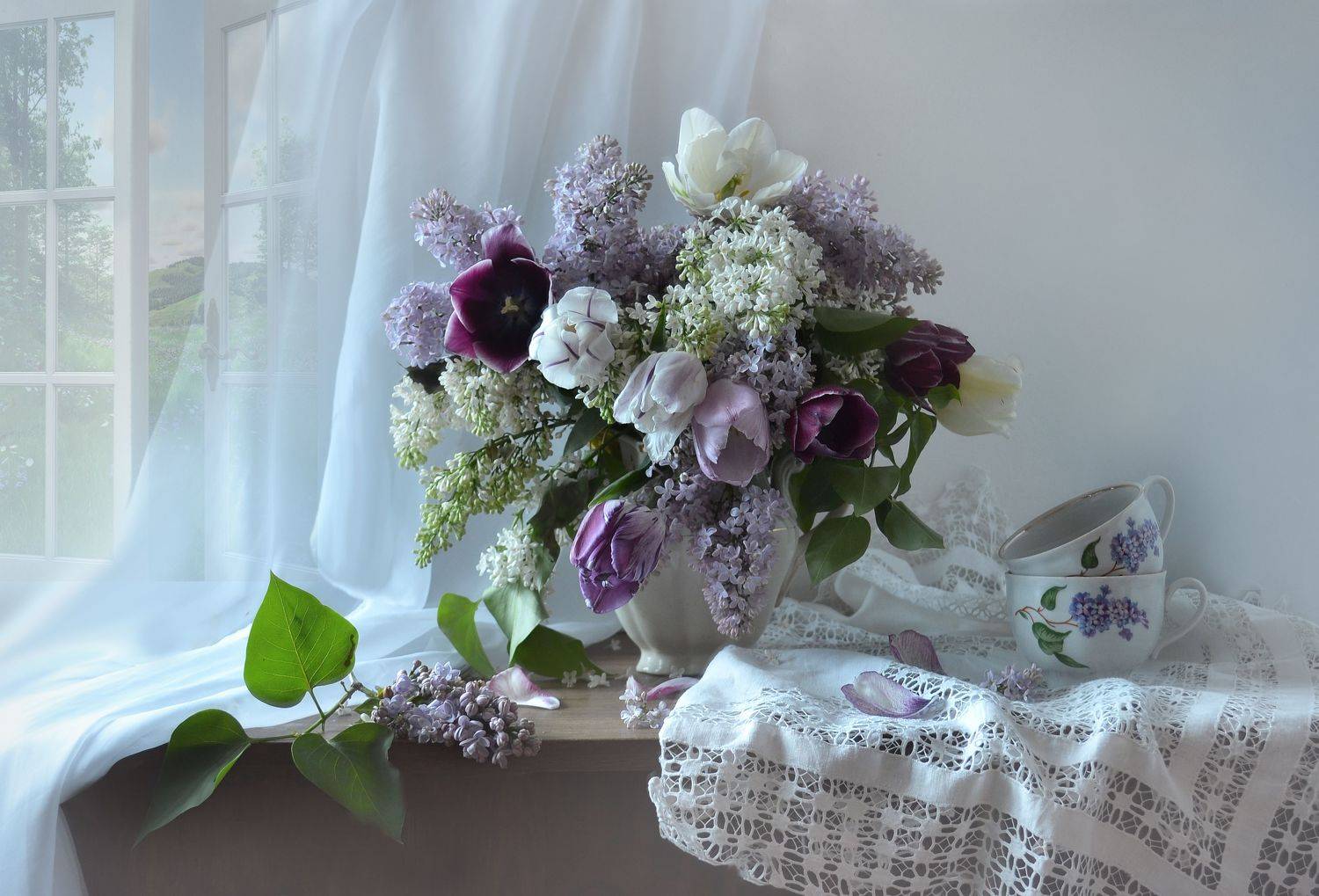 still life, натюрморт, цветы, фото натюрморт, зима, декабрь, сирень, тюльпаны, Колова Валентина