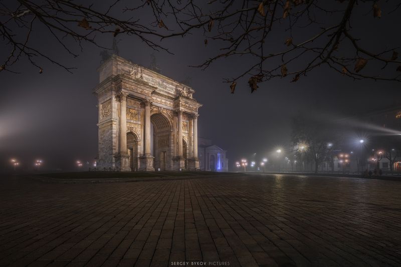 Серое Рождество в Милане. Арка Мира фото превью