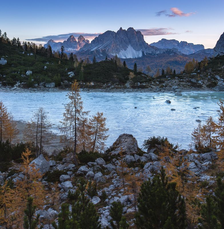 италия, доломиты, горы, облака, восход, природа, landscape, italy, dolomites, golden hour, golden light, sunrise У замёрзшего озера. фото превью