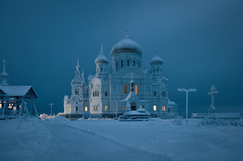 Зимнее утро монастыря фото превью