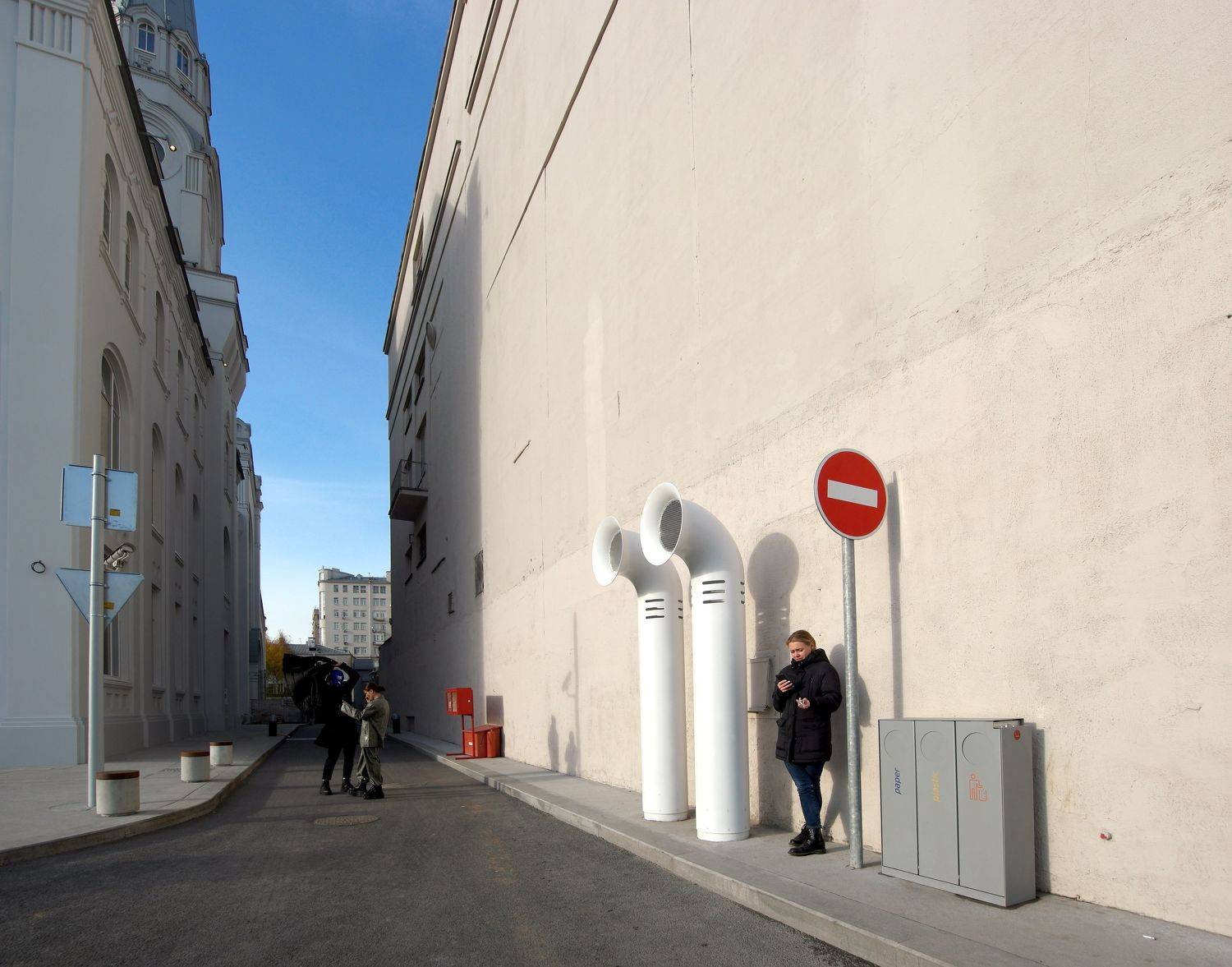 раструб, рупор, ГЭС2, перекур, переулок, одеть пальто, Дмитрий Ткаченко