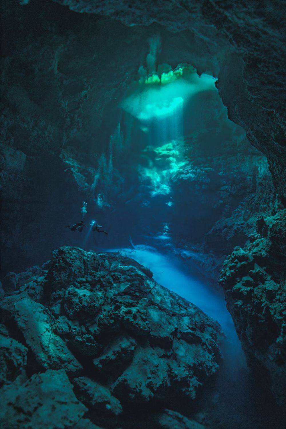 cave diving, cavern dive, tulum, the pit, mexico, scuba, diving, buceo, underwater photo, Spino Spinelli