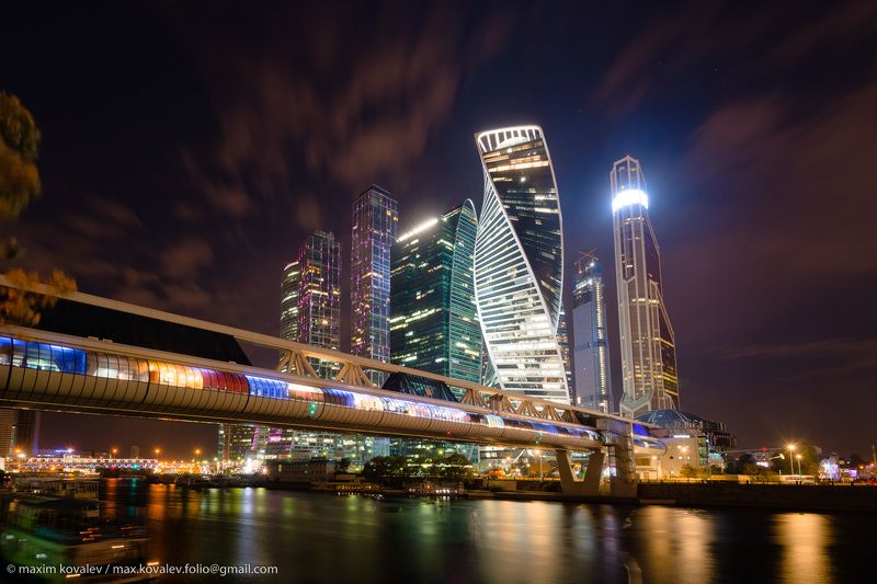 Москва, сити, мост, Багратион, облачно, иллюминация, небоскрёб Вечерний вид на Сити и мост Багратион фото превью