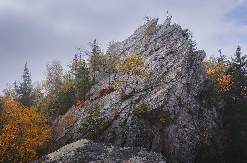 пейзаж, природа, осень, осенний пейзаж, урал, южный урал, уральские горы, природа урала, горы, скалы, природа россии, таганай, двуглавая сопка, черная скала, landscape, nature, autumn, autumn landscape, ural, southern ural, ural mountains, nature of the u Осень на Черной Скале фото превью