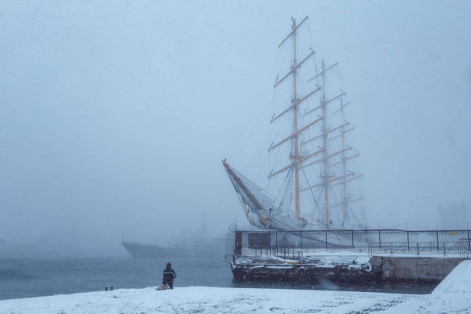 севастополь, море, зима., Владимир Дубинин