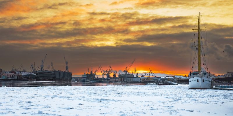 город, архитектура, санкт-петербург, вечер, зима, река, парусник Декабрьский закат на Неве фото превью