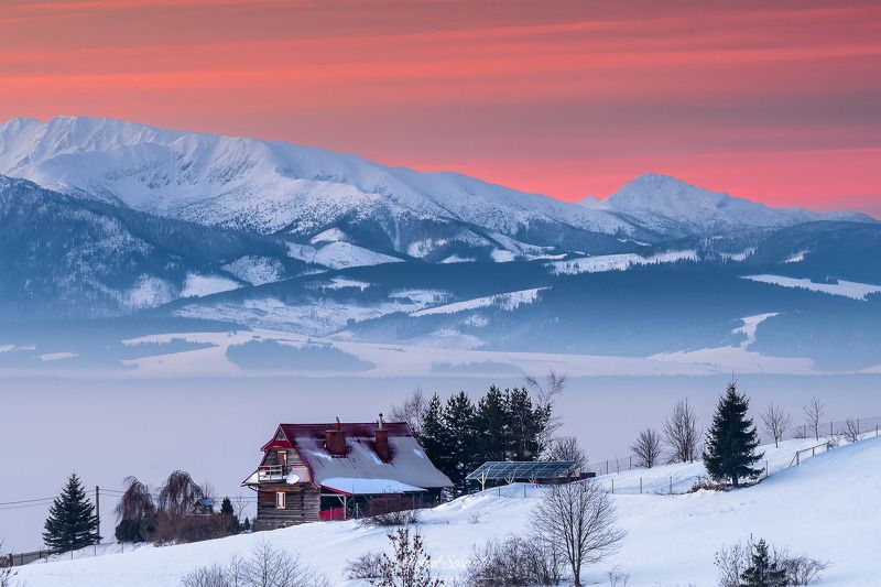 #poland #pentax #benro #lightroom #nikcollection #nature #sunrise #mountains #sky #fog #foggy #morning #pix Mountains house... фото превью