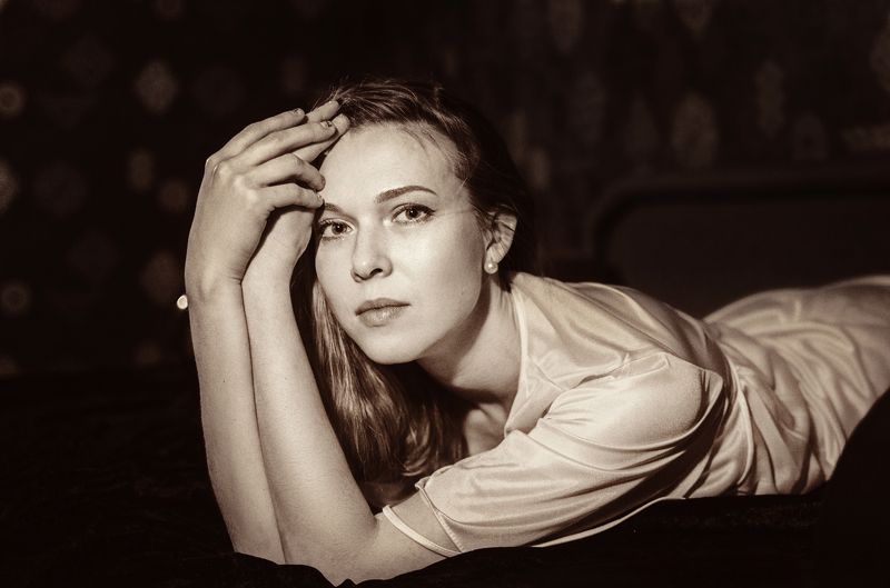 Elle in Bed фото превью