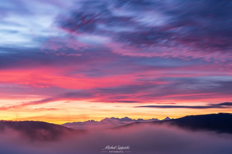 #poland #pentax #benro #lightroom #nikcollection #nature #sunrise #mountains #sky #fog #foggy #morning #pix Sunrise I. фото превью