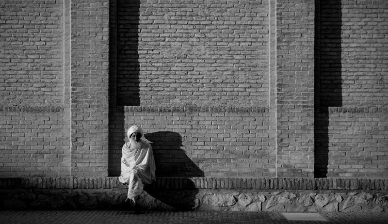 Sunbathing фото превью