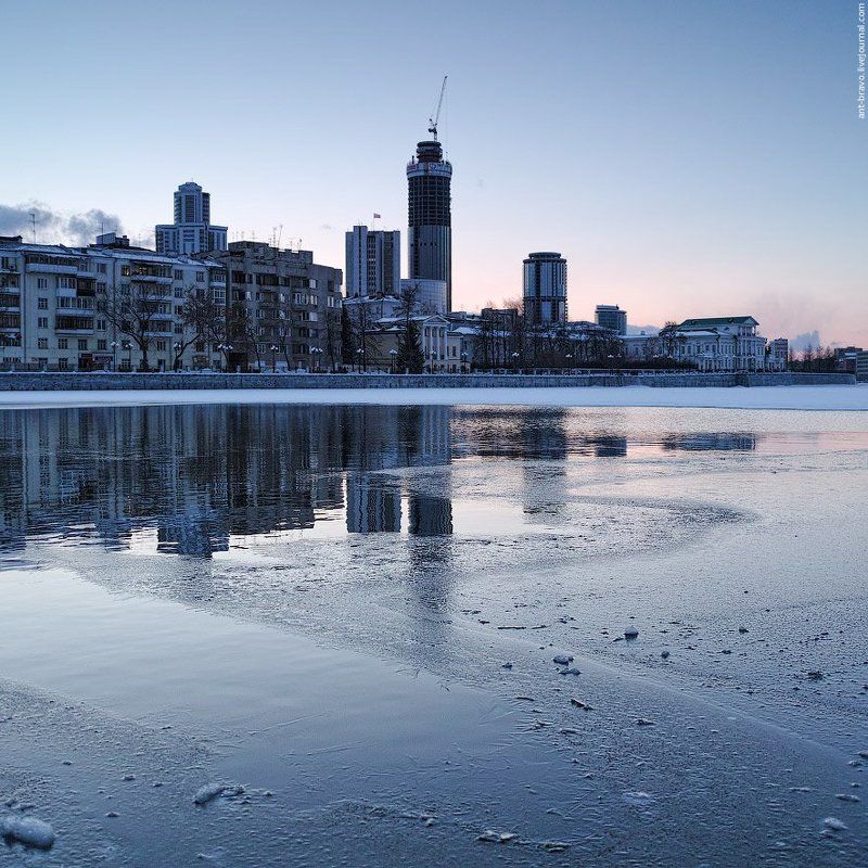 екатеринбург, исеть, пруд Лед на городском пруду. Весна фото превью
