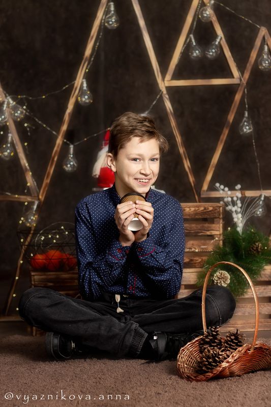 фотограф Лисичанск, фотограф в Лисичанске, фотограф Северодонецк, Лисичанск, новогодняя фотосессия, фотосессия в студии, Илья фото превью