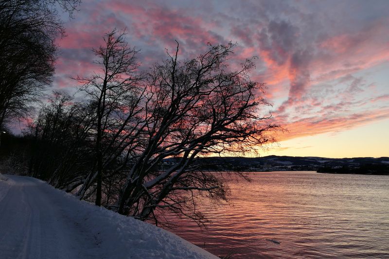 Рассвет у реки фото превью