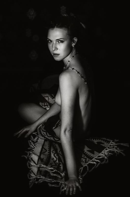 Elina b/w фото превью