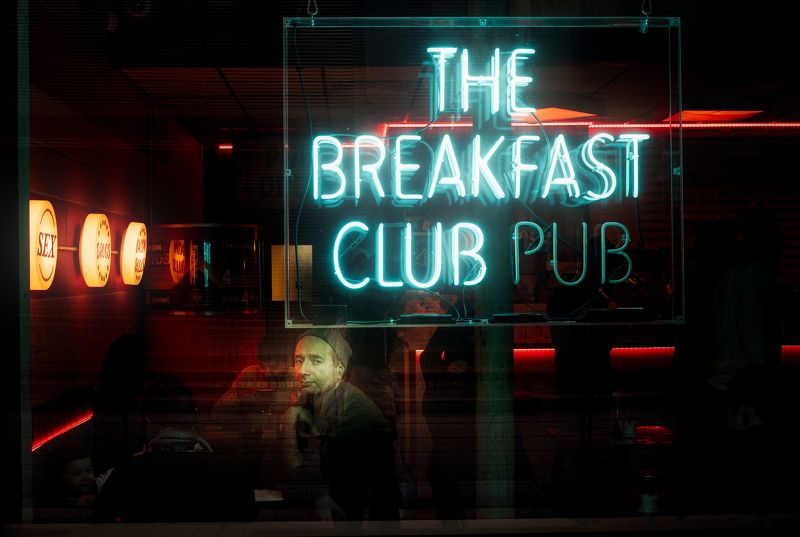 Eye Contact фото превью