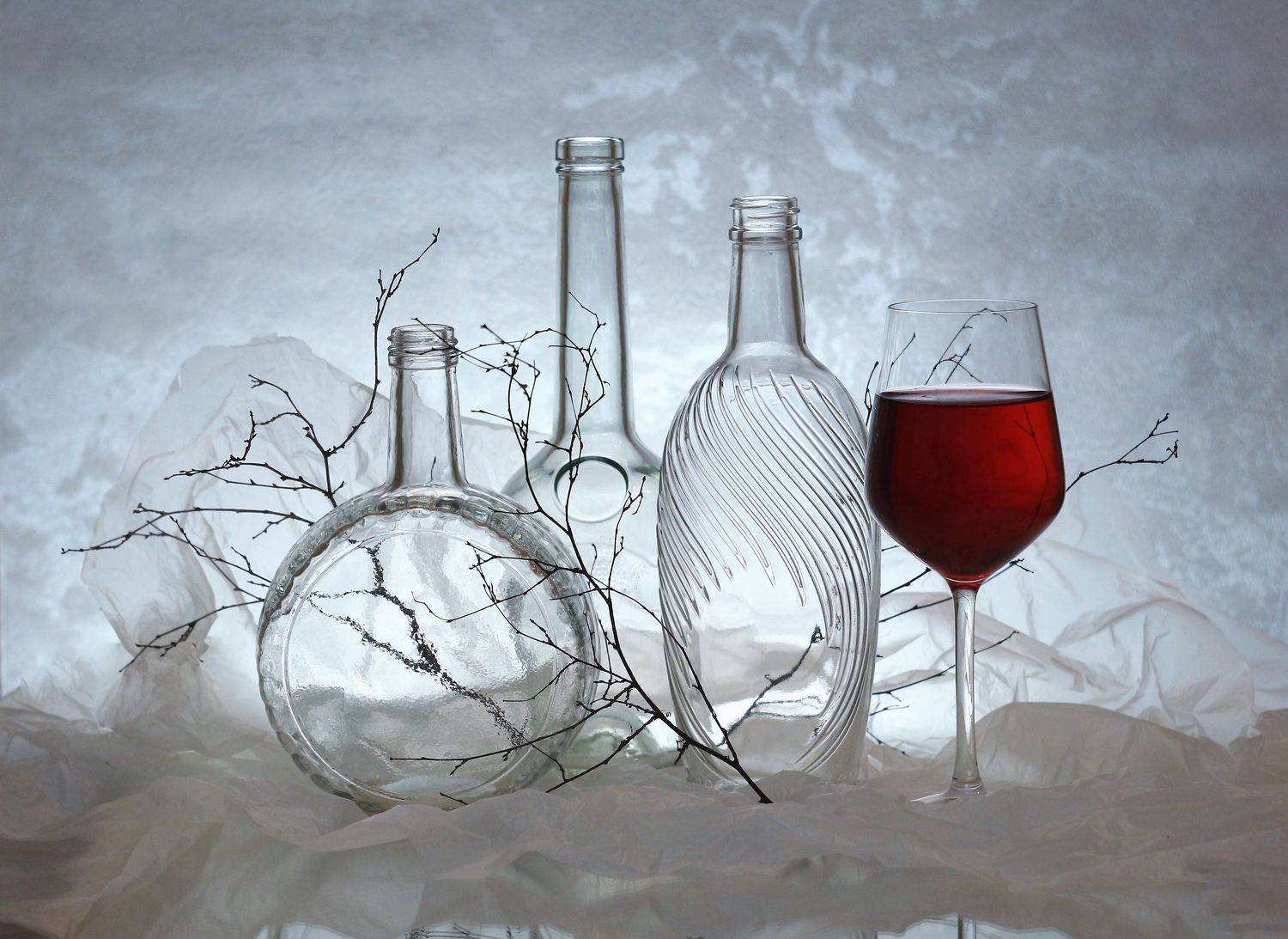 Бутылки, рюмка ветки, Людмила Хрусталева*