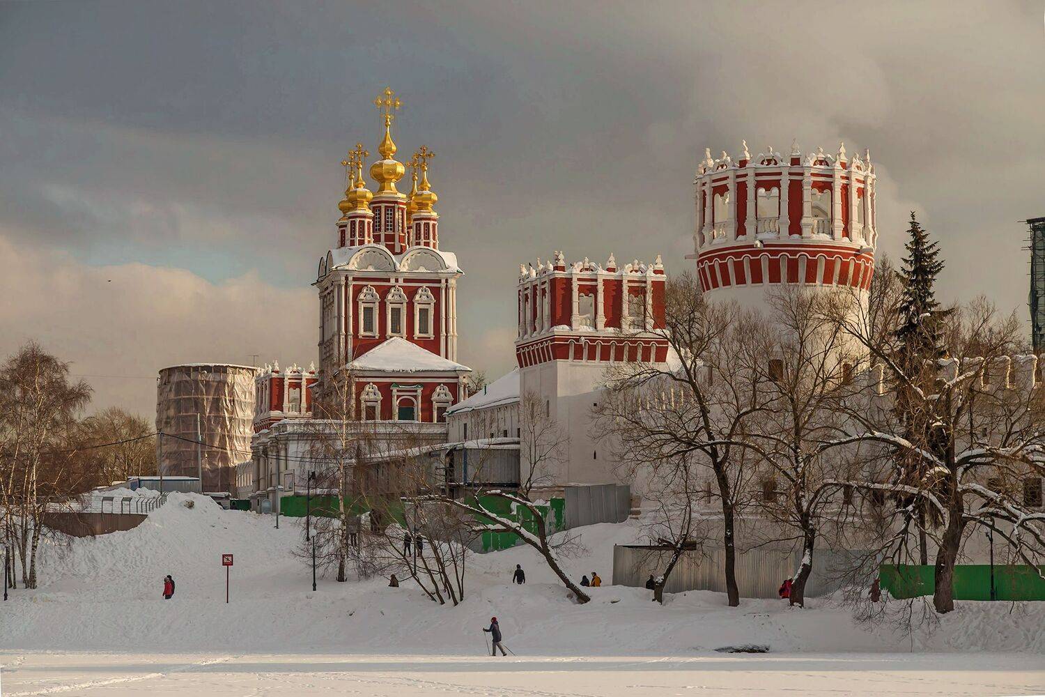 монастырь. озеро. новодевичий монастырь.февраль., Вячеслав Бирюков