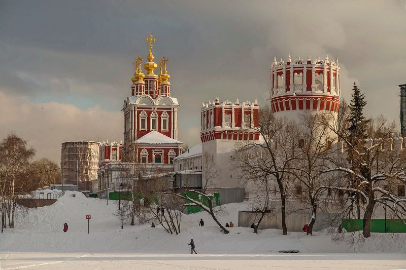 У озера фото превью