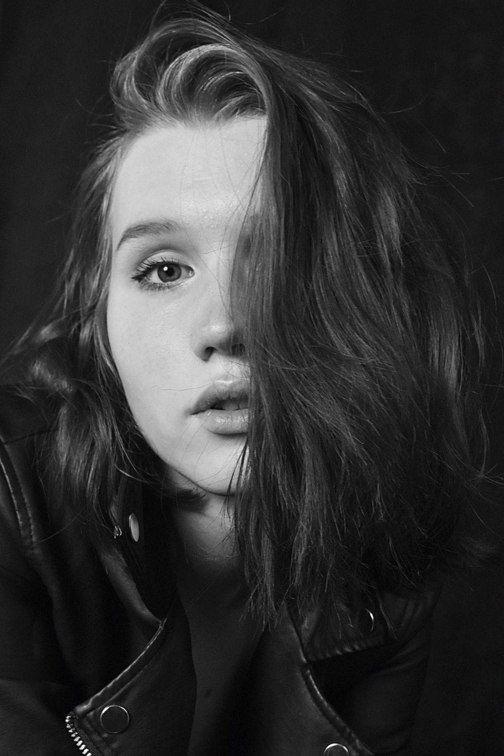 девушка, портрет, глаза, взгляд, волосы, апатиты, Николай Смоляк