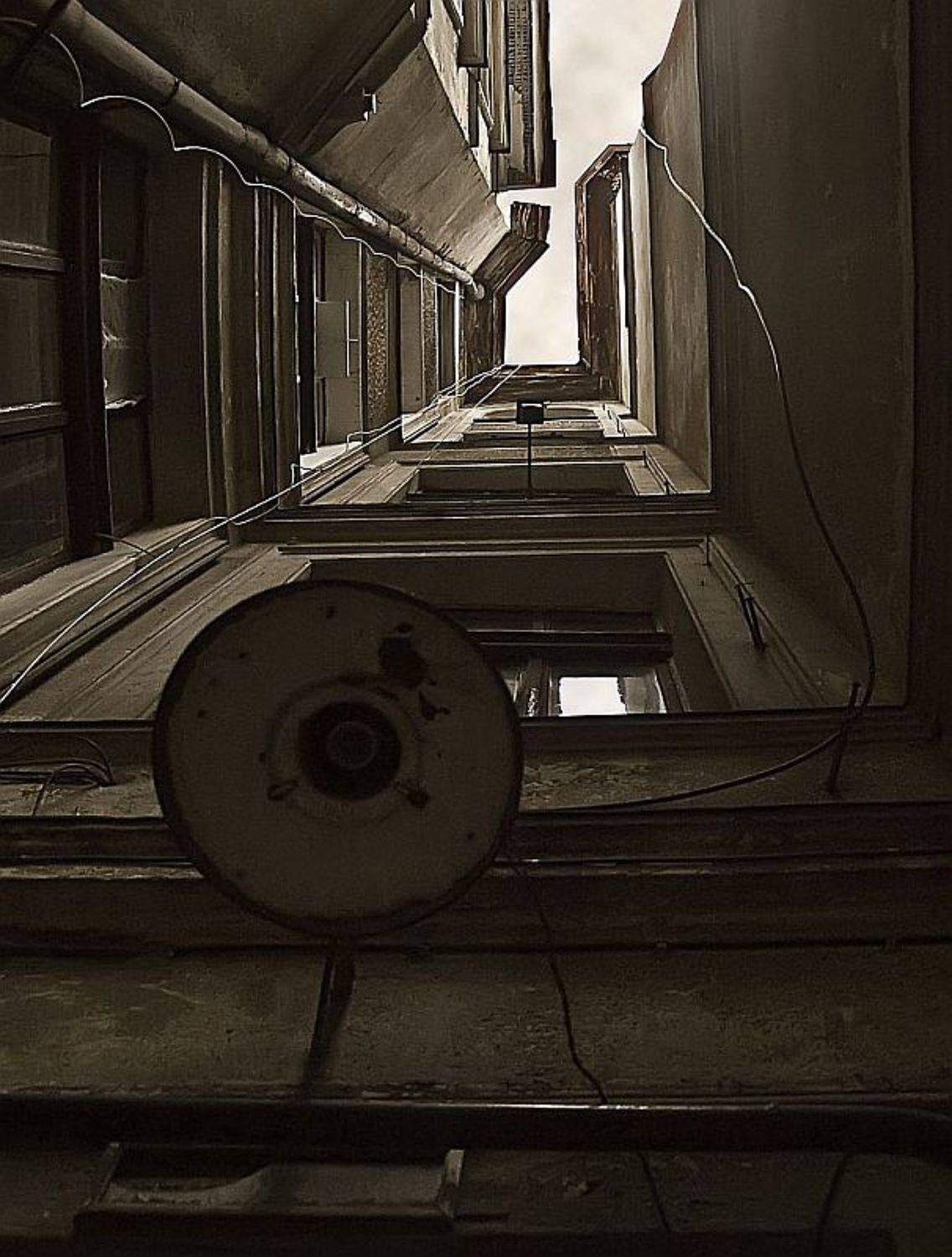 фонарь, одесса, двор, небо, колодец, провода, гвозди, Petlya