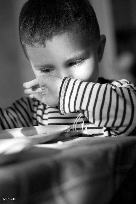 ребёнок,еда,взгляд *** фото превью