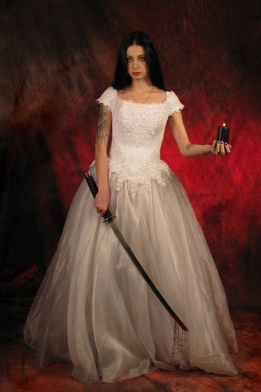 девушка, белое платье, тоска в глазах, печаль, капли крови Там нет ни капли тепла! фото превью