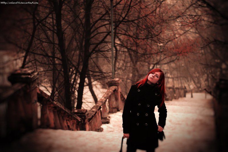 Портрет в красном фото превью