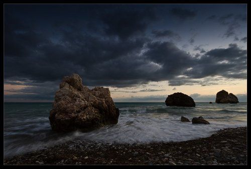 Камни уходят в море