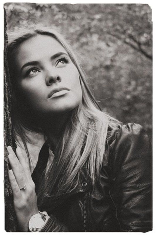 портрет, жанр, ч/б, девушка, природа, загадочность Лейла фото превью