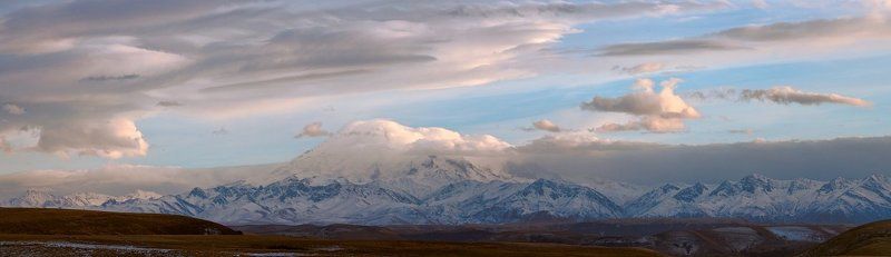 карачаево-черкасия, перевал гумбаши, вечер, эльбрус в прятки с Эльбрусом фото превью