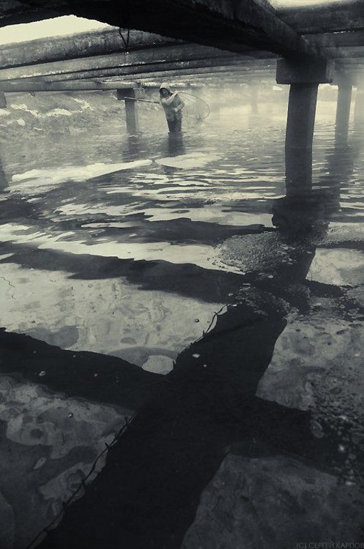 рыбак, крест, тени, вода Рыбацкий крест фото превью