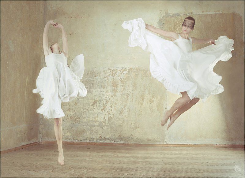 девушки, маска, двое, или, одна, отражение, сознания, прыжки, чувства It\'s just a feelings фото превью